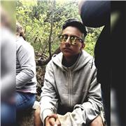 Laureato in Lingue Straniere (Inglese e Tedesco) Applicate a Economia e Gestione presso l'Université  Côte d'Azur  di Nizza, offre lezioni di INGLESE